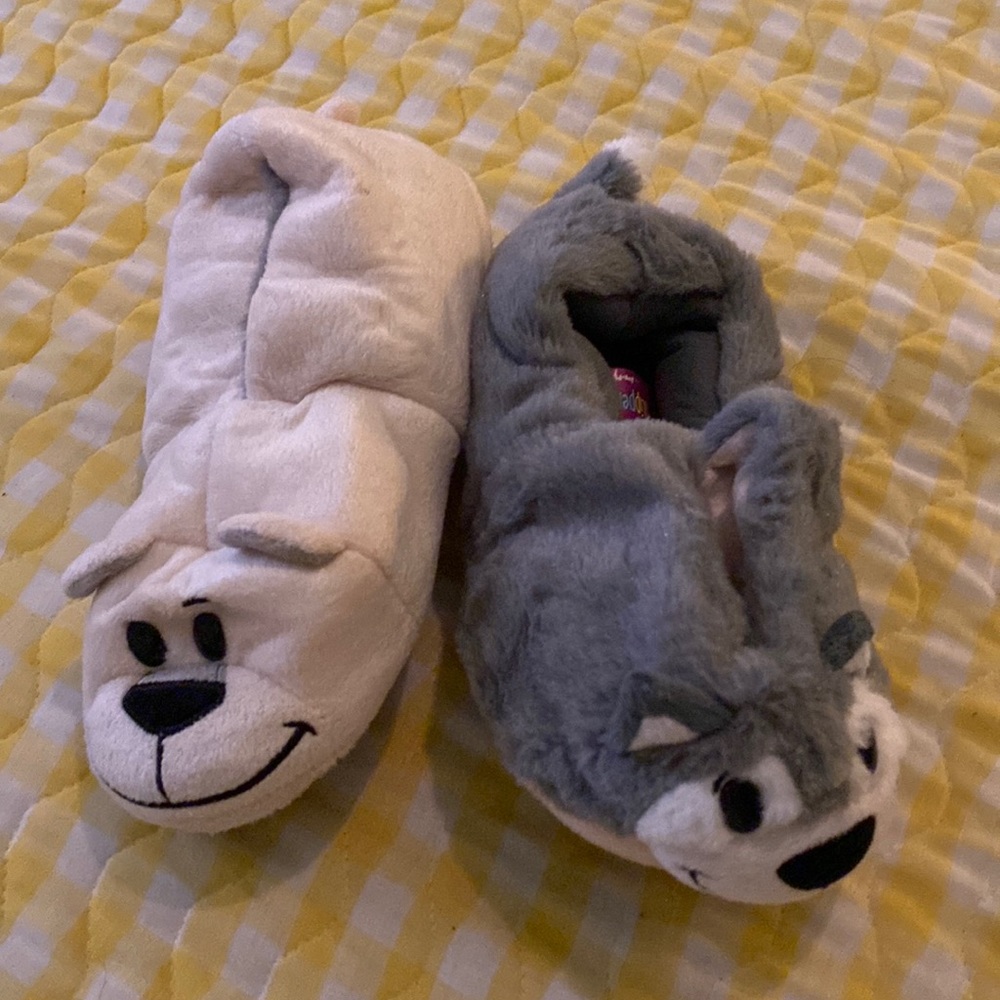NWOT Toddler Boys Slippers by FLIPPaZOO. Size Medium 12/13
